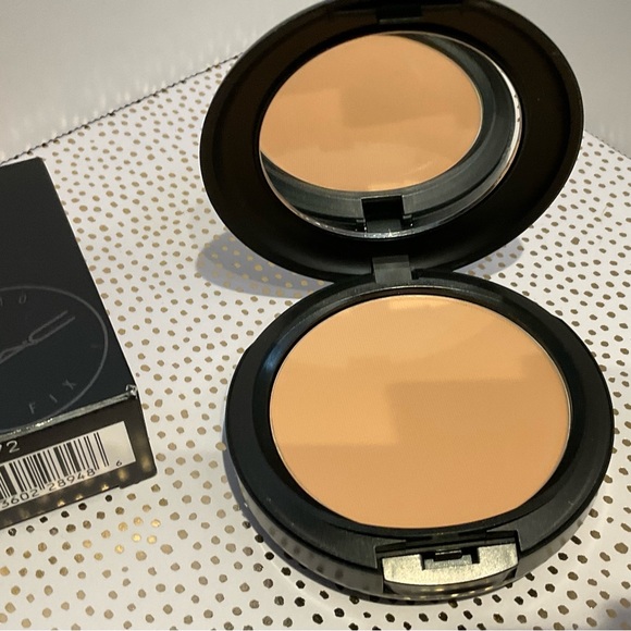 MAC Studio Fix Powder Plus Foundation C4.5 - Picture 10 of 11